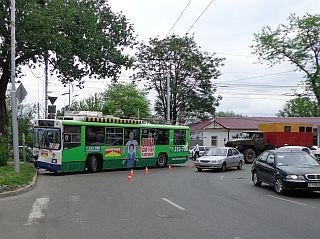 Трое пассажиров троллейбуса пострадали в результате ДТП в Ставрополе