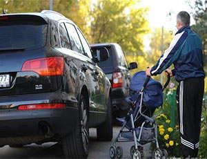 Правительство РФ поддержало увеличение штрафов за въезд на тротуары и велодорожки